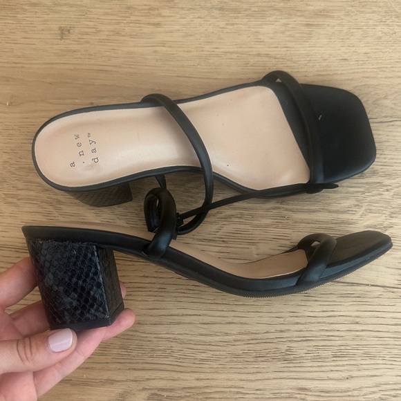A New Day Black Strappy Heeled Sandals 6 NWOT - Picture 1 of 2